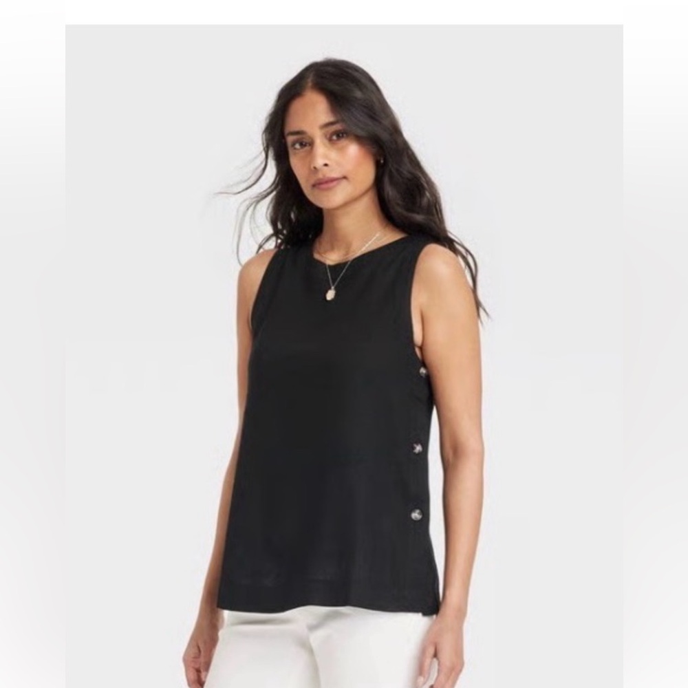 NWT Women’s Universal Threads Linen Blend Top. Black. Size Medium